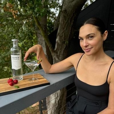 i want to say a big thank you to all my fans and i hope you all have watched snow white i hope you all love it 💞💞 thank you so much for the support