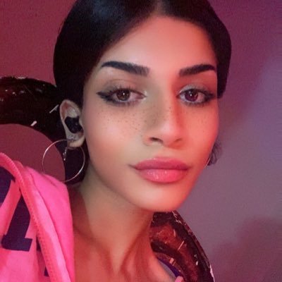 razzankhalil's profile picture. 19 | 

You can call me barbie cuz i look just like a dollie🏳️‍⚧️