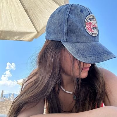 busrapllt's profile picture. twitler gerçek hayattan alınmıştır