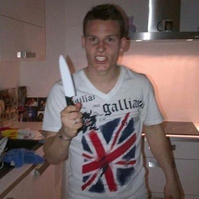 El Valencia CF me debe dinero. Fan Nº1 de Kevin Gameiro en Valencia. Experto en balompié. Negacionista. Tuitero semi retirado. @ElRoncolaDel_10