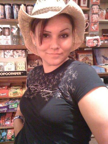 I'm A Southern Bound Girl. I love Mudding,Music,Havin all kinds of fun!