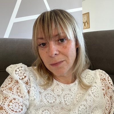 JenniferLarche's profile picture. 