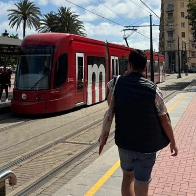 Un servidor per la província de València! 🌈
| 📚 Transport i Logística UPV 🛤 & 2B1 English EOI 🇬🇧 | Mobilitat 🚦 llengua 👅 i política 🏛 entre d'altres 💬