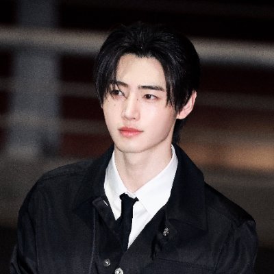 ↬for the skater, idol pro, 4th gen main visual. | fan acc | — 02.05.23, 02.03.24, 05.28.24, 12.06.24, 03.01.25 — (busy)