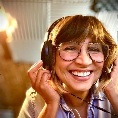Locutora🎙 #ExtasisDigital 📻 Especialista en opiniones personales☝🏼 Mujer en construcción 🚧 #SoyNewClassic 🎶 Gracias por darme el mejor trabajo del 🌎