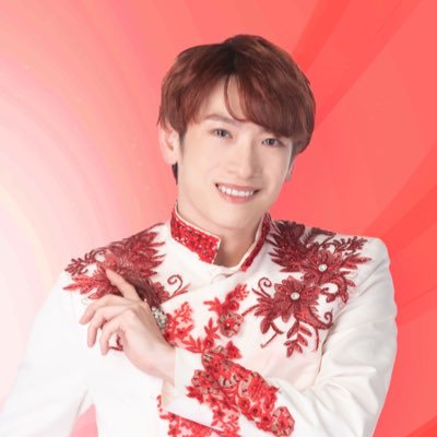 アイドル歌謡グループ【華MEN組】のメンバー アニメとダンスをこよなく愛する微笑み王子 @kamengumi_staff メンバーカラー : 赤🌹 📍2024年5月22日 メジャー・デビュー! アニソンダンスバトル全国大会優勝。その他様々な大会で優勝多数。#華MEN組 #kamengumi