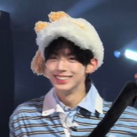 cen (@dohoonierawr) 's Twitter Profile