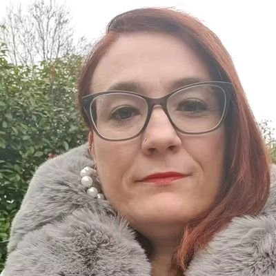 Ciao, come state, amici miei? Sono una segretaria in un'azienda. Siamo disponibili per prestiti online da 1.000 euro a 10.000 euro. Se siete interessati, scrive
