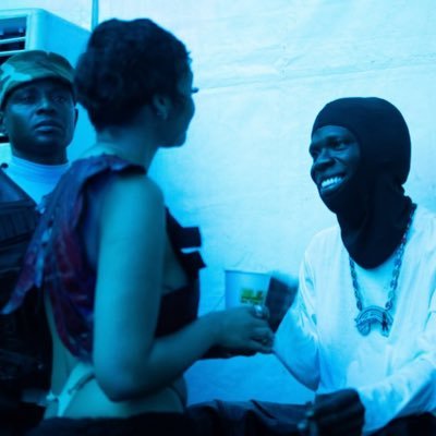|N.S.N.V|🦀 WIZKID FC|💙 |RAVERS|🦇New @seyi_vibez out now!!!!!! https://t.co/dxI1AL2QDZ