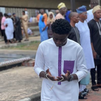 Black Boy || Aspiring Engineer⚙️ ||Gemini ♊️ || Proud Kwasuite🤩❤️|| FC x NSNV !!