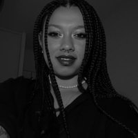 Maîtresse Lia 🧎🏼➡️🧍🏻♀️🧎🏻 (@thedomreference) 's Twitter Profile