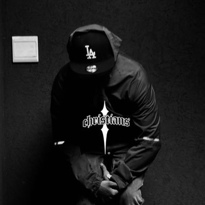 theoszris's profile picture. 