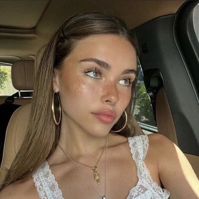 ania_czytaa's profile picture. kocham czytać o czarnych tęczówkach #pizgaczhell #bitterrozkwit