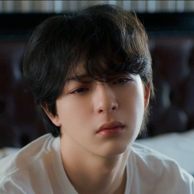 ma_l_ay's profile picture. -