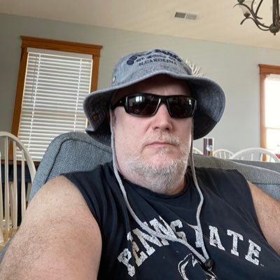 dksmitty1972's profile picture. Love Family, dogs, hockey, football, soccer, good TV, horror movies and books, metal and beer🍺 - That is all.
