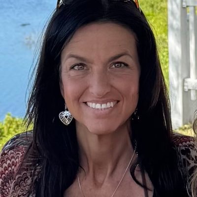 1smilingatcha's profile picture. @TheSwannBox on TIKTOK & Facebook