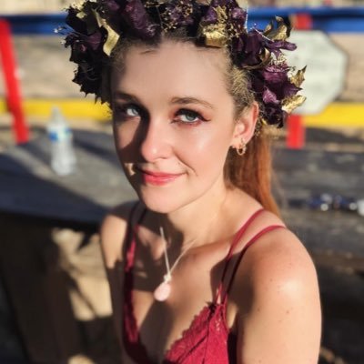 💖💜💙 | 30 | she/her | Post Production Lead at CatFace | i edit Minecraft videos for a living.