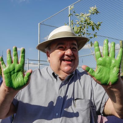 Secretário de Desenvolvimento Sustentável do Paraná, prefeito emérito de Curitiba, engenheiro urbanista, economista, historiador e escritor.
