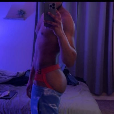 xWetWetx's profile picture. 