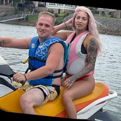 _paigegore's profile picture. 102723