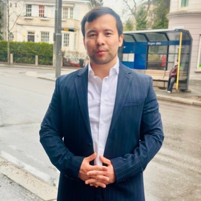 Aktivist. Doğutürkistan davası ve Mezlumlarin davasi için canim ve malim, fida olsun . zülme ve soykırım ‘a karşı dim dik duracağız .