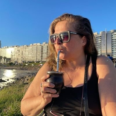Uruguaya. Blanca por convicción y sentimiento. Furiosa forever.