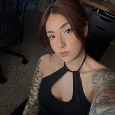 AZ | @Twitch Partner | CoD Streamer and Content Creator | Powered by @drinkjuvee use code “STEPH” | @CORSAIR Ambassador | earthtosteph@badmoontalent.com