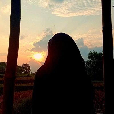 butir butiran itu akhirnya terjatuh tapi tak ada yg tau sebabnya.