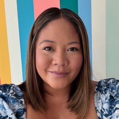 Just a girl with an odd mixture of tomboy and girly tendencies, which rarely shine together. Lover of soccer & the @SFGiants, addicted to bacon & Target!