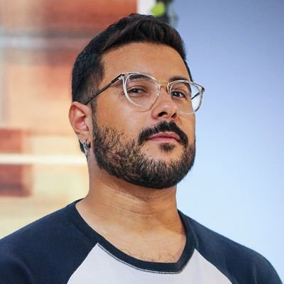 Significado de Aurélio: gay, urso, gamer, otaku cheiroso, publiça, que come, bebe, trabalha vendendo sua arte, e geralmente sofre, nem sempre por macho.