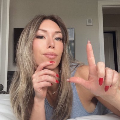 27 y/o Bratty and evil 😈 cute and cruel dominatrix 🧝♀️