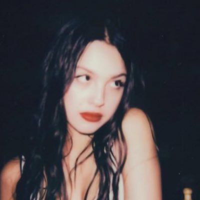 Just a girl in love with Selena, Taylor, Olivia and Jennie🤍