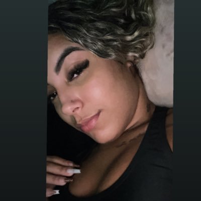 “Filha, tu não sabe quantas vezes o inimigo quis te destruir. Mas tu és minha, e o que é meu ninguém toca..”✨❤️🩹