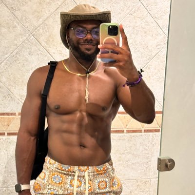 morphinmonty's profile picture. always down for laughs. heavy on good vibes, self-love & awareness.