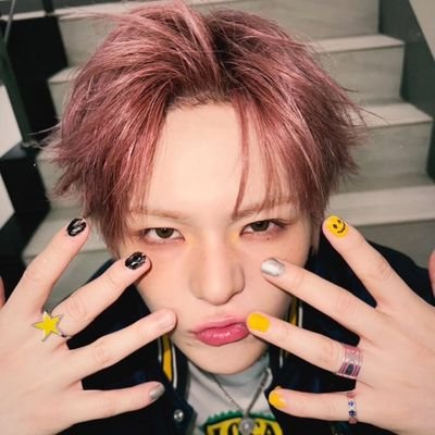 !fan account! pt-en 𖧹 pansexual (queer) 𖧹 ele/delu 𖧹 with @treasuremembers since 2020. | multifandom.