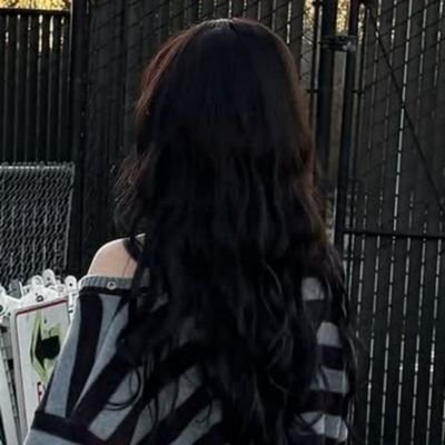 dandelyumi's profile picture. in the end, we only regret the things we could've said.