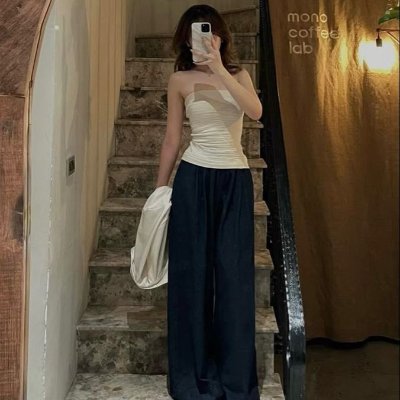 lebgals's profile picture. Made of stardust and late night thoughts