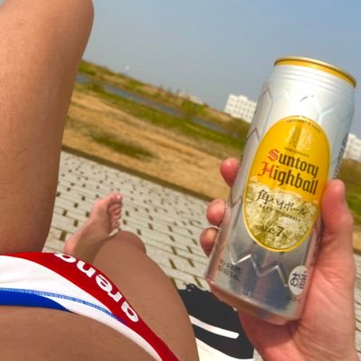 172/56/39。ハイボール🥃(酒ならなんでも好き🍻)、🌊、🩲、👦🏾☀、♨️、🧖、🍡、🎧、🍌、🍑。夏は大体海で🩲穿いてハイボール飲んでます。