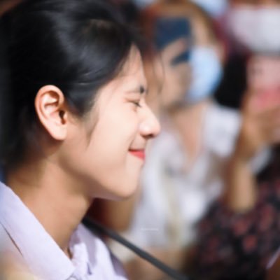 space_salola's profile picture. เสพรูปตามที่ig มาเป็นพลังใจ เป็นทะเลดาว เป็นพี่สาว เป็นเพื่อน เป็น𝒑𝒐𝒘𝒆𝒓 𝒃𝒂𝒏𝒌 เป็นอะไรก็ได้ที่ฮีลใจให้ศิลปิน support sarah salola คนที่มัดผมจุกอ่ะ🙇‍♀️