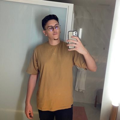 NyvveK's profile picture. • 24y • Insta: TheNyvek • Programador💻