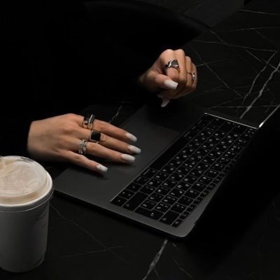 sawiz_'s profile picture. Computer Science student at @kkueduksa | Documenting my university journey and technological explorations.