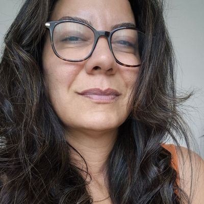 SayraSayar's profile picture. Çokça konuşmacı, tek başına araştırmacı,
aileden turizmci, paslanmış sporcu,
daima evin küçük kızı ve İstanbuldan devşirme Bodrumlu
🔦🔎
🗣📒🖋🖇🔎👩‍🏫🏖🤾‍♀️