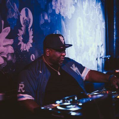 🎤 MC x 🎹 Producer x 👟 Sneakerhead x 🎨 Designer 💿 8 Albums | 🏆3 PMAs | ∞ Sneakers | 💯Designs | | Click the link ⬇️ to find my music: