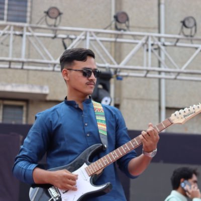Ritesh__5's profile picture. Wires by day🔌, strings by night🎸