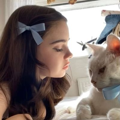 fabewl's profile picture. happier than ever