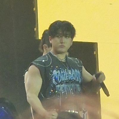 JUNH4NBUNNY's profile picture. eu e o changbin no beco da usp tomando chopp Brahma     

                        ° multistan °