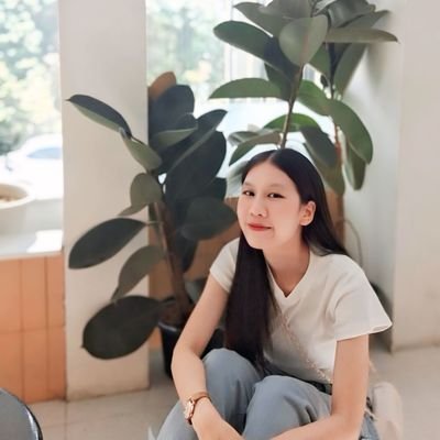 Angwara11129042's profile picture. 