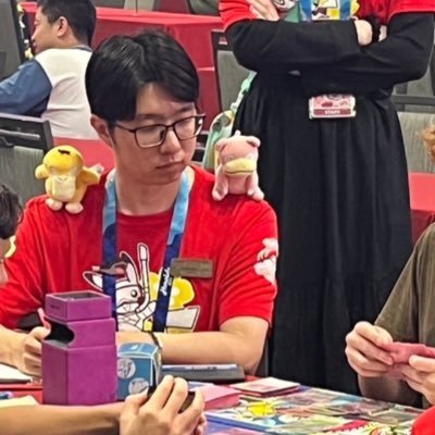 シカゴ在住ポケカプレイヤー兼ジャッジ/ptcg player&judge in Chicago! 副業でPhD学生をしていますがアカデミアのことはほぼ呟きません 7,8世代乱数