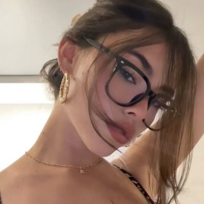 Sono un macello aggrovigliato di dolori, solitudine, frustrazione, abbandono e sensi di colpa.