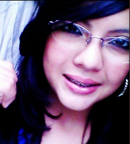 -  a minha imagem é você quem faz;
mas a minha vida, sou eu quem vivo ! ;]